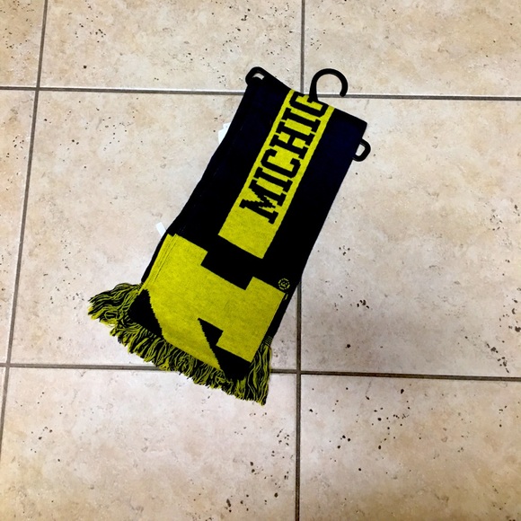 University of Michigan Wolverines Scarf - Picture 2 of 2